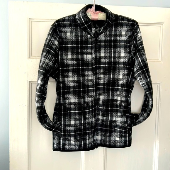 Reversible Woman’s full, zip, fleece jacket, size L, black and white. - Picture 3 of 7